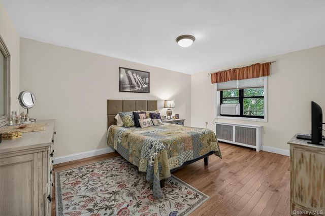 1243 California Road 2R, Eastchester, NY 10709