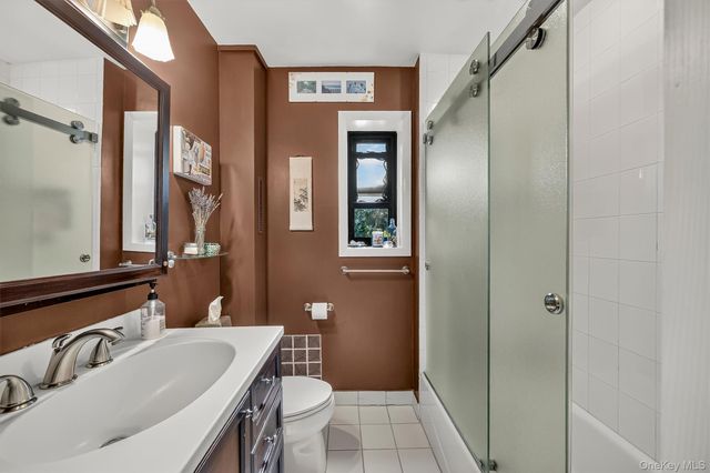 1243 California Road 2R, Eastchester, NY 10709