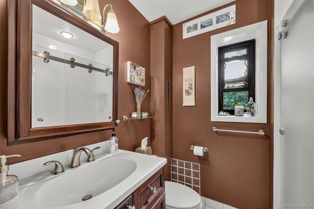 1243 California Road 2R, Eastchester, NY 10709