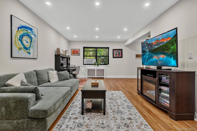 1243 California Road 2R, Eastchester, NY 10709