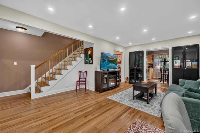 1243 California Road 2R, Eastchester, NY 10709