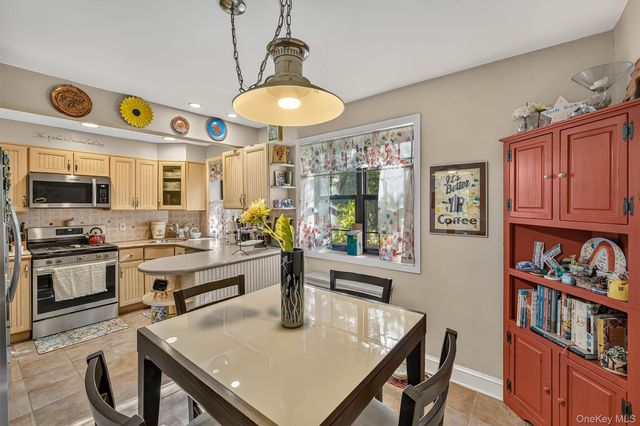 1243 California Road 2R, Eastchester, NY 10709