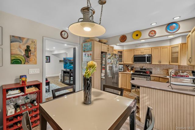1243 California Road 2R, Eastchester, NY 10709