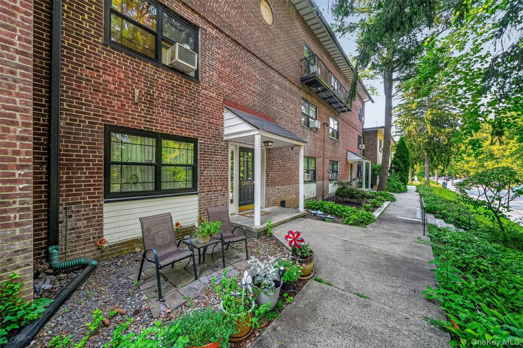1243 California Road 2R, Eastchester, NY 10709 — exterior