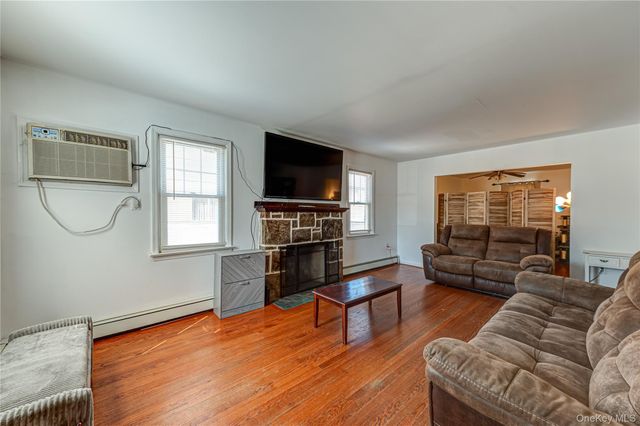 70 Bristol Street, Lindenhurst, NY 11757