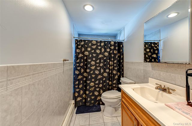 70 Bristol Street, Lindenhurst, NY 11757