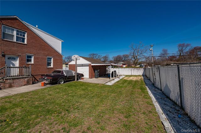 70 Bristol Street, Lindenhurst, NY 11757