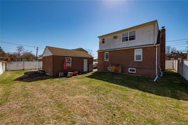 70 Bristol Street, Lindenhurst, NY 11757