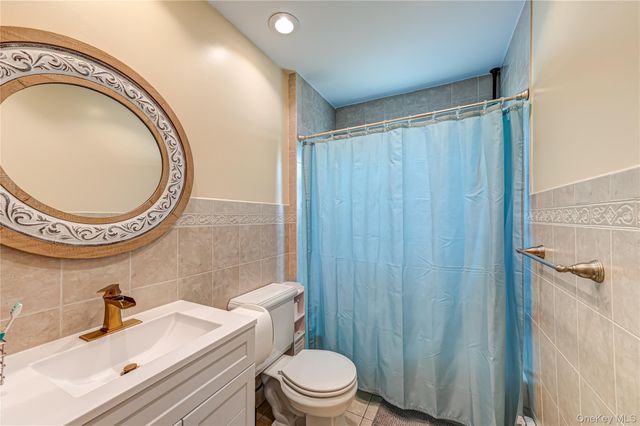 70 Bristol Street, Lindenhurst, NY 11757
