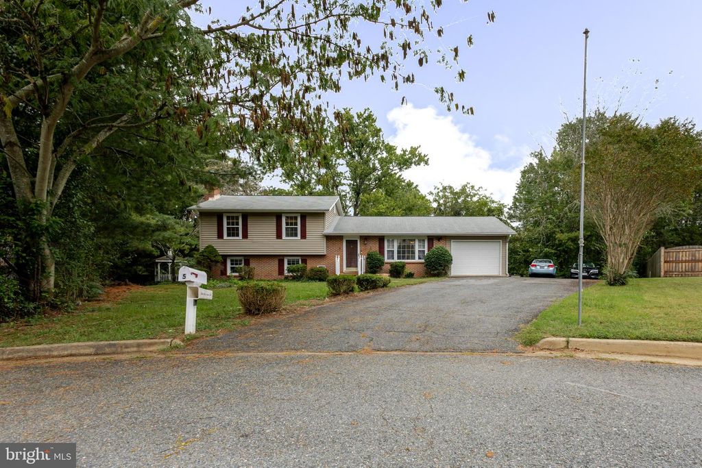 5 WICKHAM CT, Fredericksburg, VA 22405