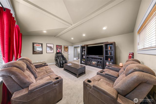 10082 240th Avenue NE, Redmond, WA 98053