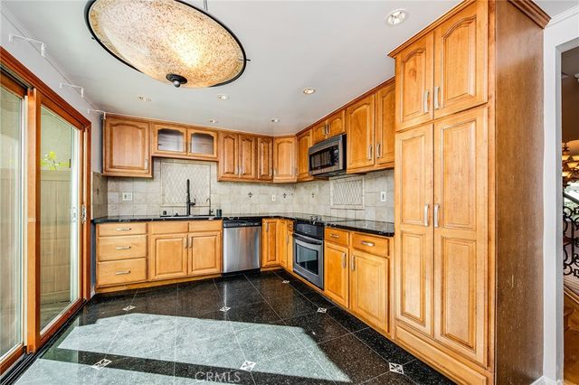 10214 Larwin Ave 7, Chatsworth, CA 91311