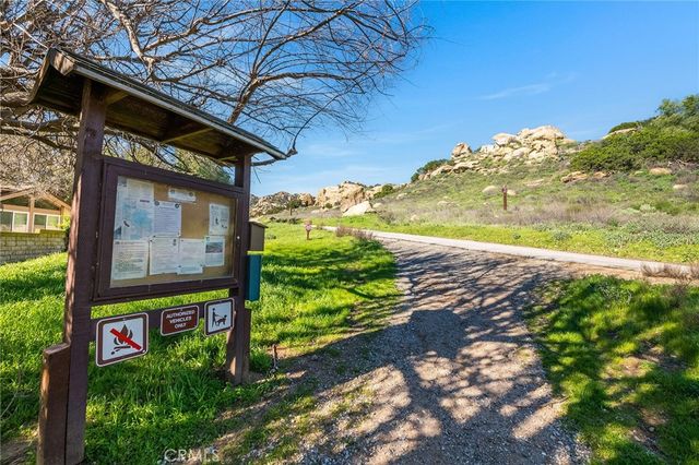 10214 Larwin Ave 7, Chatsworth, CA 91311