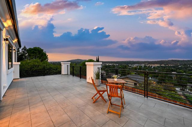 3271 Woodleigh Ln, Cameron Park, CA 95682