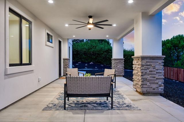 3271 Woodleigh Ln, Cameron Park, CA 95682