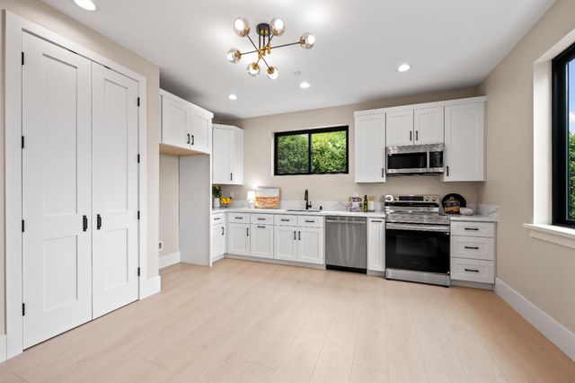 3271 Woodleigh Ln, Cameron Park, CA 95682