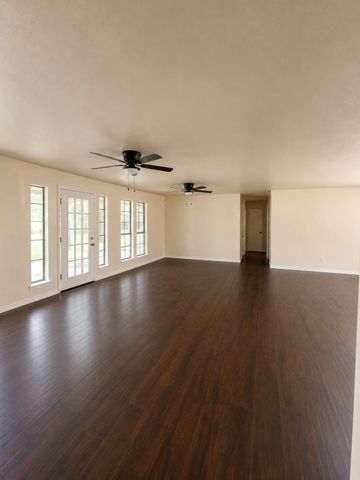 214 County Rd 4870, Newark, TX 76071
