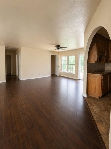 214 County Rd 4870, Newark, TX 76071