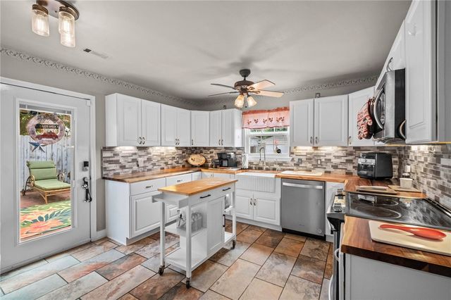 20628 Hillcrest Drive, Springdale, AR 72764