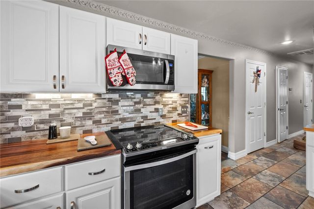 20628 Hillcrest Drive, Springdale, AR 72764
