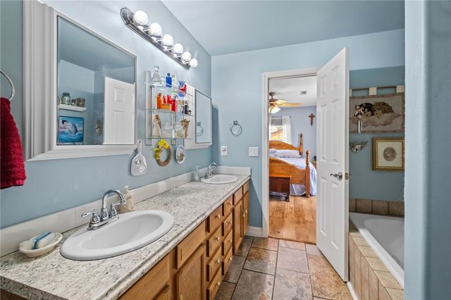 20628 Hillcrest Drive, Springdale, AR 72764