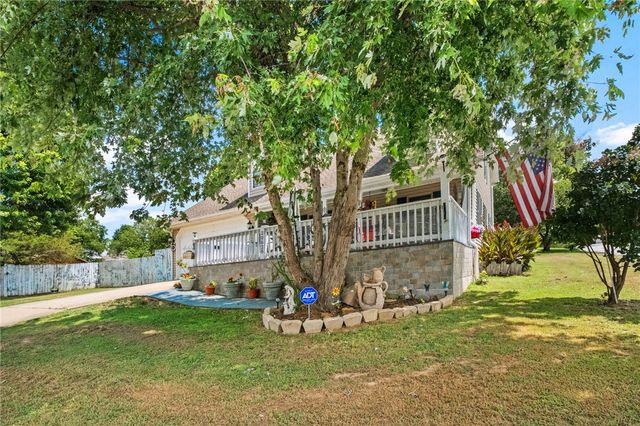 20628 Hillcrest Drive, Springdale, AR 72764
