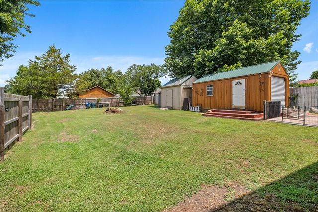 20628 Hillcrest Drive, Springdale, AR 72764