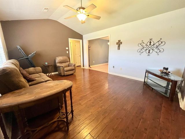 1402 Roes Rdg, Heber Springs, AR 72543