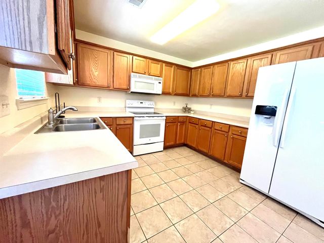 1402 Roes Rdg, Heber Springs, AR 72543