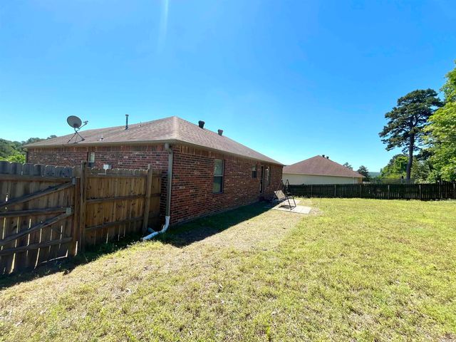 1402 Roes Rdg, Heber Springs, AR 72543