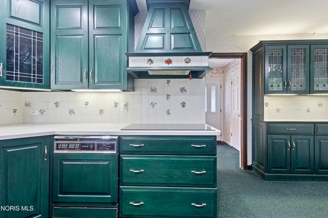 3905 Hillandale Road, East, Ottawa Hills, OH 43606