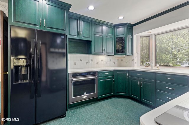 3905 Hillandale Road, East, Ottawa Hills, OH 43606