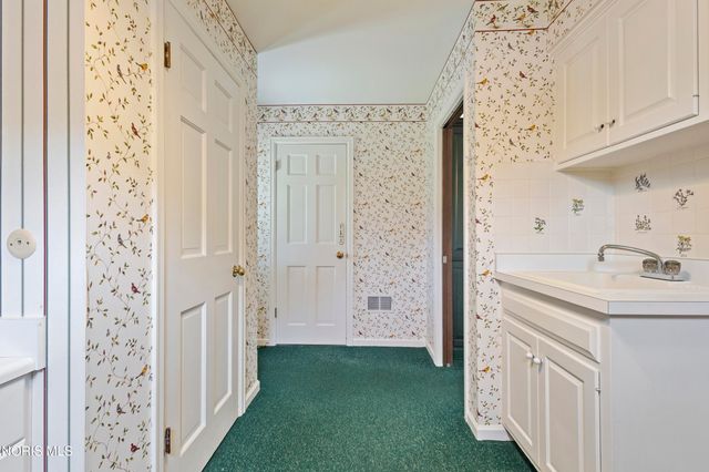 3905 Hillandale Road, East, Ottawa Hills, OH 43606