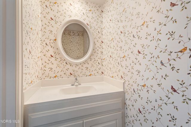 3905 Hillandale Road, East, Ottawa Hills, OH 43606