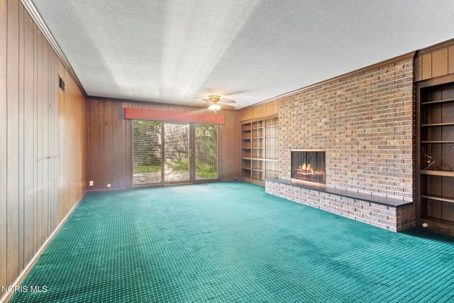 3905 Hillandale Road, East, Ottawa Hills, OH 43606