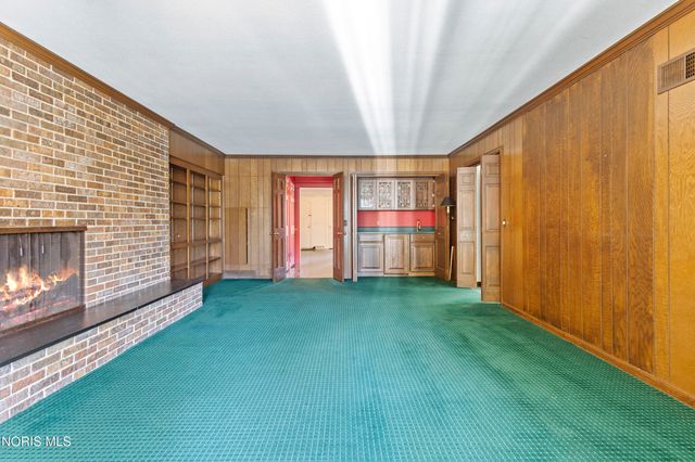 3905 Hillandale Road, East, Ottawa Hills, OH 43606
