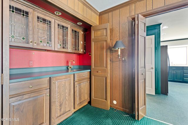 3905 Hillandale Road, East, Ottawa Hills, OH 43606
