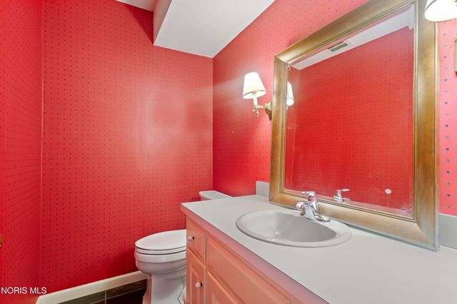 3905 Hillandale Road, East, Ottawa Hills, OH 43606