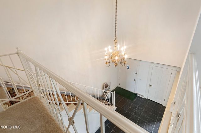 3905 Hillandale Road, East, Ottawa Hills, OH 43606
