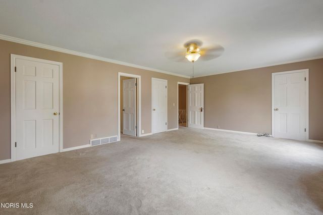 3905 Hillandale Road, East, Ottawa Hills, OH 43606