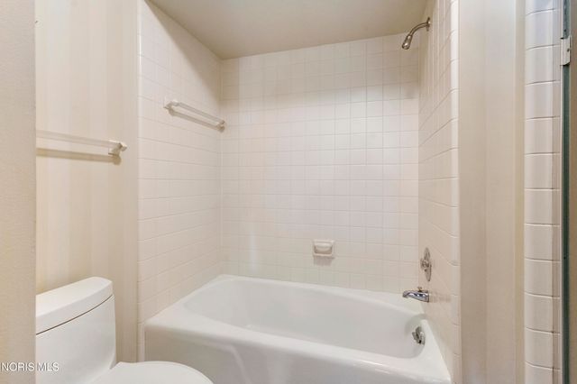 3905 Hillandale Road, East, Ottawa Hills, OH 43606