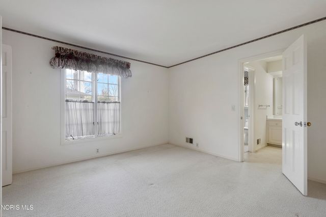 3905 Hillandale Road, East, Ottawa Hills, OH 43606