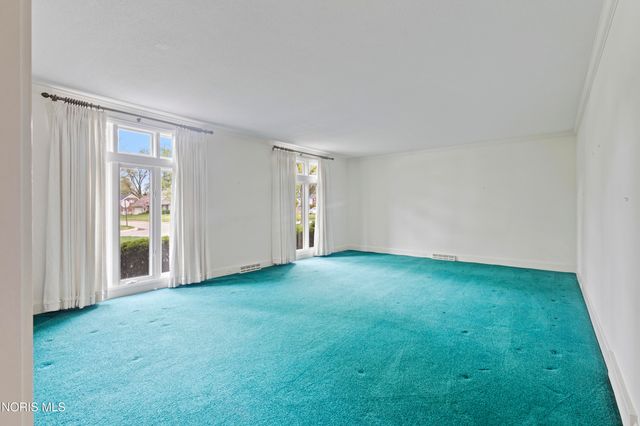3905 Hillandale Road, East, Ottawa Hills, OH 43606