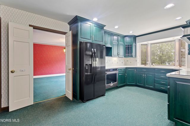 3905 Hillandale Road, East, Ottawa Hills, OH 43606