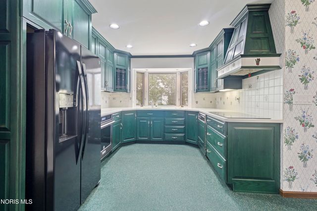 3905 Hillandale Road, East, Ottawa Hills, OH 43606