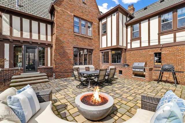 1006 Kensington Avenue, Grosse Pointe Park, MI 48230