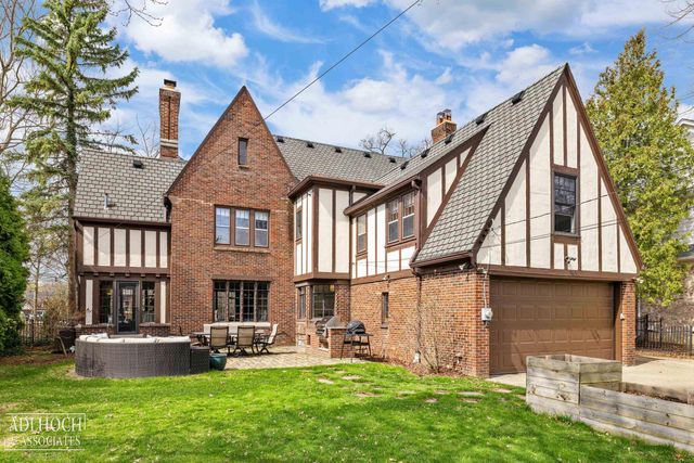 1006 Kensington Avenue, Grosse Pointe Park, MI 48230