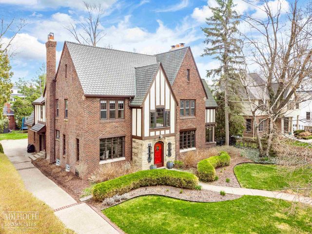 1006 Kensington Avenue, Grosse Pointe Park, MI 48230