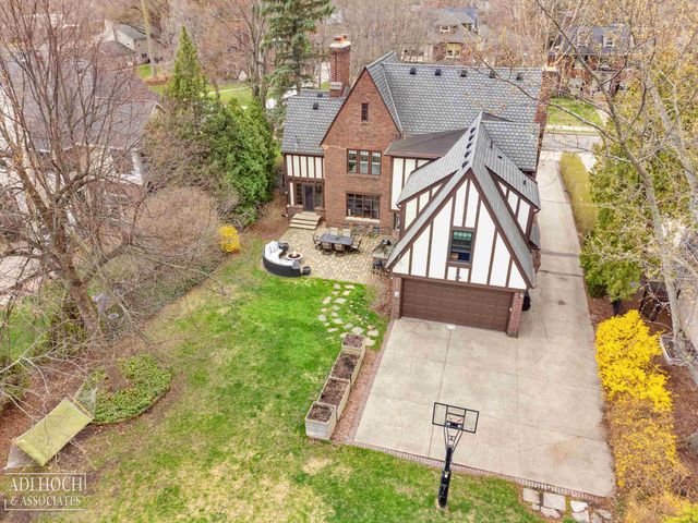 1006 Kensington Avenue, Grosse Pointe Park, MI 48230