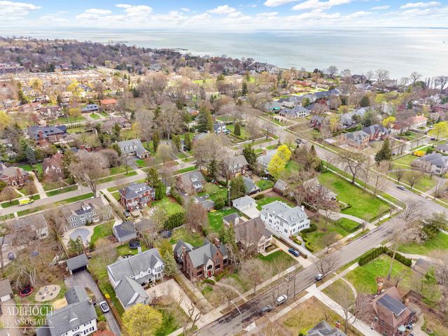 1006 Kensington Avenue, Grosse Pointe Park, MI 48230